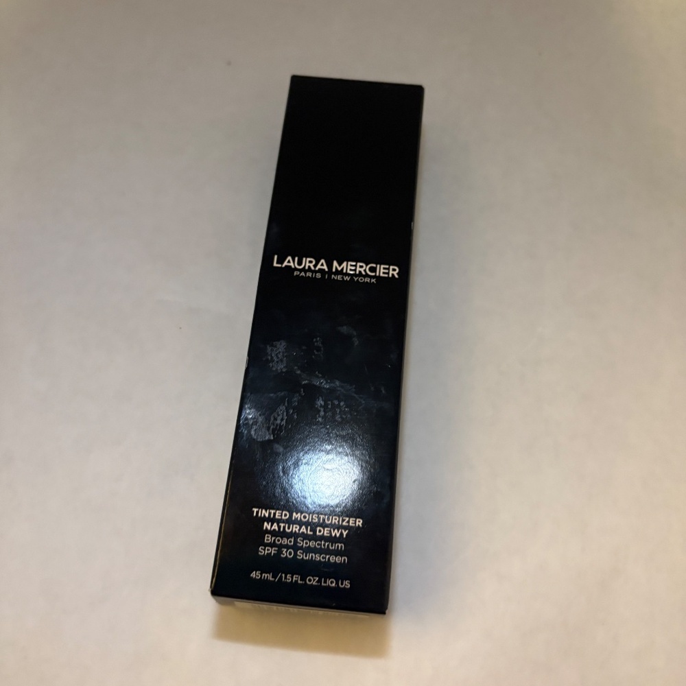 Laura Mercier Tinted Moisturizer Natural Dewy SPF30 5W Terra Cotta 1.5 oz; 08/26